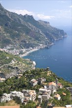 20093639 ITALY Campania Ravello View of the Amalfi coastline from the hillside town of Ravello