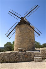FRANCE, Provence Cote d’Azur, Vaucluse, St-Saturnin-les Apt.  Seventeenth Century windmill in the