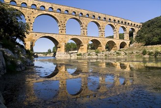 FRANCE, Provence Cote d’Azur, Gard, Pont du Gard.  View from west side of the Roman aqueduct in