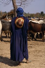 MALI, Kolokani, Fulani man at cattle market.