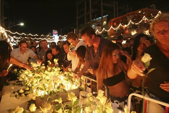 THAILAND, Phuket, Tsunami. Thai's and foreigners pay respect and have a vigil for the dead with