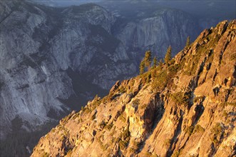 USA, California, Yosemite NP, "Sunset colours on rocks with ravine backdrop, Taft Point"