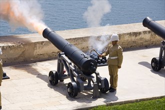 MALTA, Valletta, "Firing of the noon day gun, at the Saluting Battery, Upper Barracca Gardens"