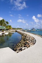 WEST INDIES, St Vincent & The Grenadines, Union Island, The walkway and shark pool beside the bar