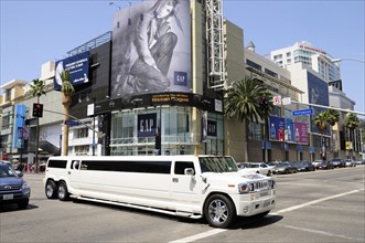 USA, California, Los Angeles, "Sightseeing limo Hummer, Beverly Hills"