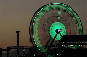 USA, California, Los Angeles, "Ferris wheel on the pier shilhoutted at night, Santa Monica"