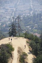USA, California, Los Angeles, Walking trails & view onto the city from Griffith Park