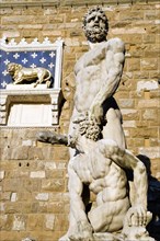 ITALY, Tuscany, Florence, The 1533 statue of Hercules and Cacus by Bandinelli seen through the legs