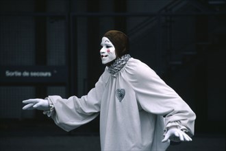 France, Ile de France, Paris, Mime artist dressed as a clown performing in Les Halles Beauborg