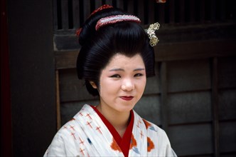 Japan, Honshu, Kyoto, Smiling female actress dressed in traditional costume of a Geisha in the