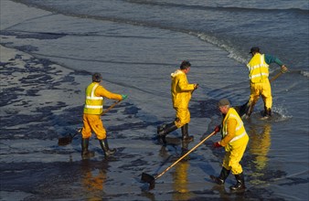 Wales, Pembrokeshire, Tenby, Workers clearing oil in Tenby Harbour from the Sea Empress spill.