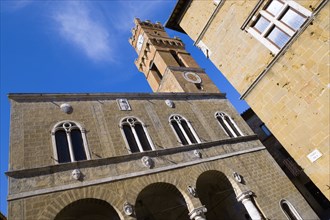 ITALY, Tuscany, Pienza, Val D'Orcia Piazza Pio II with Palazzo Communale Town Hall with its
