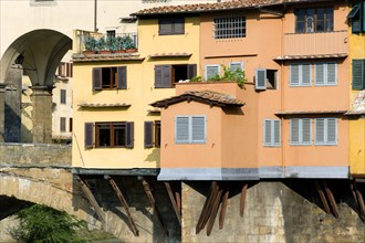 ITALY, Tuscany, Florence, Ponte Vecchio medieval bridge across River Arno. View of merchant's shops
