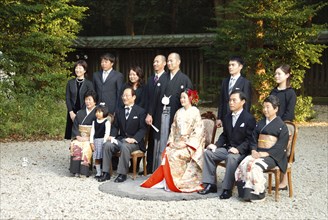 Japan, Tokyo, Yoyog, Meiji Jingu shrine, wedding ceremony, bride and groom about thirty years old,