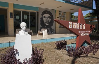 Cuba, Matanzas Province, Varadero, Cuban Governmental Shop with Che Guevara portrait, the