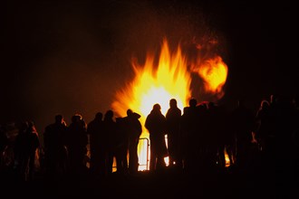 Shoreham Beach, West Sussex, England. Festivals Guy Fawkes Bonfire People silhouetted by flames