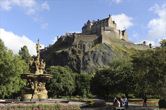 Edinburgh, Lothian, Scotland. Castle with the Ross fountain in the foreground. Scotland Scottish