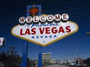 USA, Nevada, Las Vegas, Welcome to fabulous Las Vegas sign with the Mandalay hotel behind on Las