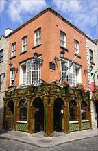 Ireland, County Dublin, Dublin City, The Quays public house on a street corner in Temple Bar with a