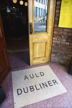 Ireland, County Dublin, Dublin City, Entrance door to the Auld Dubliner pub in Temple Bar with the