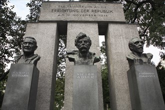 Monument of the Republic with the busts of Jakob Reumann Victor Adler and Ferdinand Hanusch. Photo: