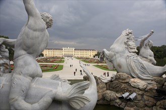 Neptune Fountain in foreground with Schonnbrunn Palace behind. Photo : Bennett Dean