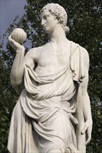 Statue in the gardens of the Schonnbrunn Palace. Photo : Bennett Dean