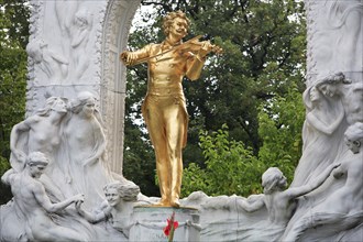 Statue of Johann Strauss in the Stadt Park. Photo: Bennett Dean