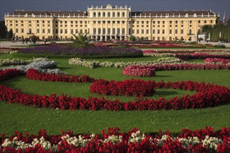 Schonnbrunn Palace. Exterior and formal gardens. Photo : Bennett Dean