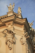 Detail of Belvedere Palace exterior with carvings and roof statues. Photo : Bennett Dean