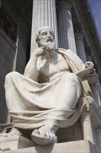 Statue of the Greek philosopher Herodotus in front of the Parliament building. Photo : Bennett Dean