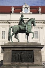 Equestrian statue of Emperor Josef II in the courtyard of the Spanish riding school. Photo: Bennett