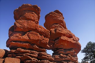 USA, Colorado, Colorado Springs, Garden of the Gods public park. Balanced rock stacks. 
Photo :
