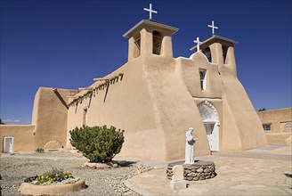 USA, New Mexico, Taos, Church of San Francisco de Asis. Angled view of church exterior with adobe