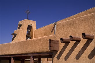 USA, New Mexico, Taos, Detail of adobe style architecture. 
Photo : Hugh Rooney