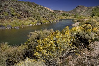 USA, New Mexico, Taos, Rio Grande and surrounding landscape. 
Photo : Hugh Rooney