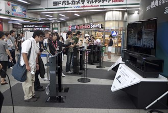 Japan, Honshu, Tokyo, Sony 3D televisions being demonstrated in shopping mall. 
Photo : Jon