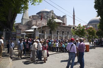 Turkey, Istanbul, Sultanahmet Ayasofya Muzesi tourists queued at the entrance to the Hagia Sofia