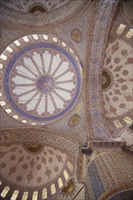 Turkey, Istanbul, Sultanahmet Camii Blue Mosque interior detail of the domed ceiling. 
Photo :