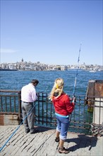 Turkey, Istanbul, Eminonu people fishing in the Bosphorus from the quayside. 
Photo : Stephen