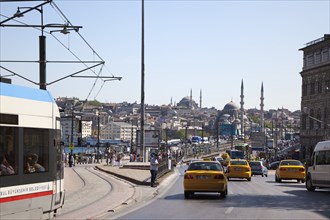 Turkey, Istanbul, Karakoy Busy traffic approaching Galata bridge. 
Photo : Stephen Rafferty