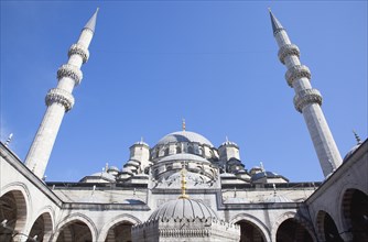 Turkey, Istanbul, Eminonu Yeni Camii New Mosque Domed roof and Minarets. 
Photo : Stephen Rafferty