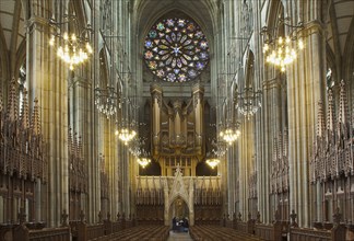 England, West Sussex, Shoreham-by-Sea, Lancing College Chapel interior view of the Nave. 
Photo :