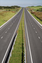 Ireland, County Tyrone, Ballygalley, View over dual empty dual carriageway. 
Photo : Hugh Rooney