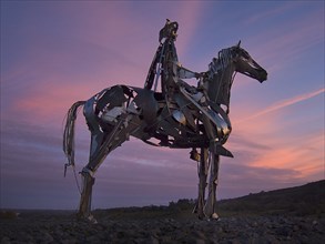 Ireland, County Roscommon, Boyle, The Chieftain steel sculpture of a figure on horseback. 
Photo :