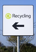 Environment, Recycling, Sign in supermarket car park. 
Photo : Paul Seheult