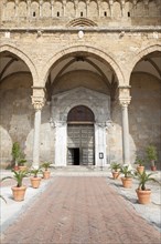 Italy, Sicily, Cefalu, Piazza Duomo Cathedral. 
Photo : Mel Longhurst