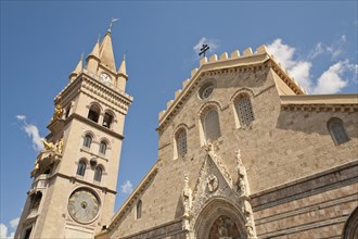 Italy, Sicily, Piazza Del Duomo, Messina Cathedral. 
Photo : Mel Longhurst