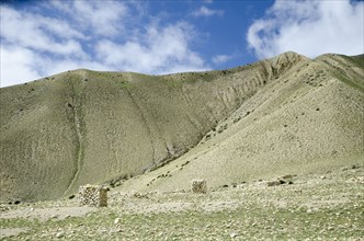 Protective stone walls along the route from Ghemi to Lo Manthang.