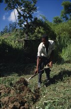 West Indies, Jamaica, Agriculture, Man using fork to dig soil. Photo : Gavin Wickham